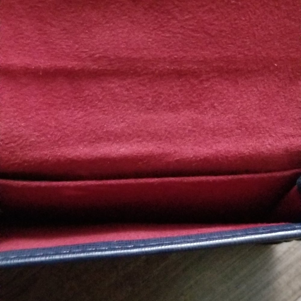 Captain Marvel Navy Wallet with Gold Star Clasp - Picture 4 of 9